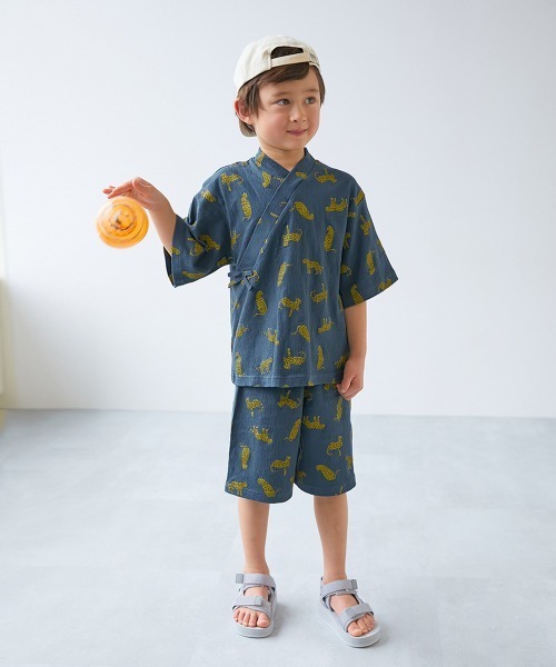 devirock（デビロック）の「すぽっと着られる 着心地やわらか 総柄プリント おやすみ甚平（浴衣・キッズ・ネイビー系1/グレー系1/ブラック系1/ブルー系3/ブルー系1/イエロー系1/ピンク系1/ブルー系2・100cm/110cm/120cm/130cm/140cm/150cm/160cm）」の12枚目の写真