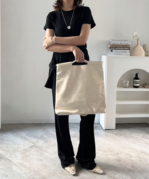 Jewelobe(ジュエローブ)の「フォールドクラッチショルダーバッグ(ショルダーバッグ・レディース・オフホワイト/グリーン/ブラック・FREE)」の7枚目の写真