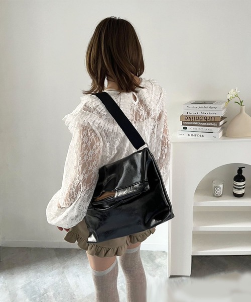 Jewelobe(ジュエローブ)の「フォールドクラッチショルダーバッグ(ショルダーバッグ・レディース・オフホワイト/グリーン/ブラック・FREE)」の18枚目の写真