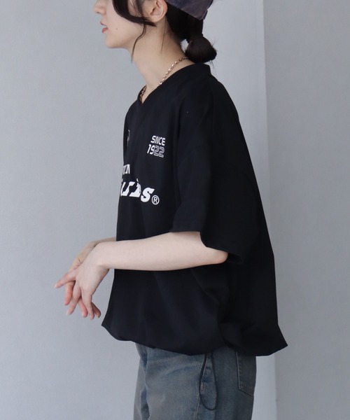 Dickies（ディッキーズ）の「【GENUINE DICKIES/ジェニュインディッキーズ】ストレッチVネックハーフスリーブTシャツ（Tシャツ/カットソー・レディース・レッド/ブラック/グリーン・M/L）」の19枚目の写真