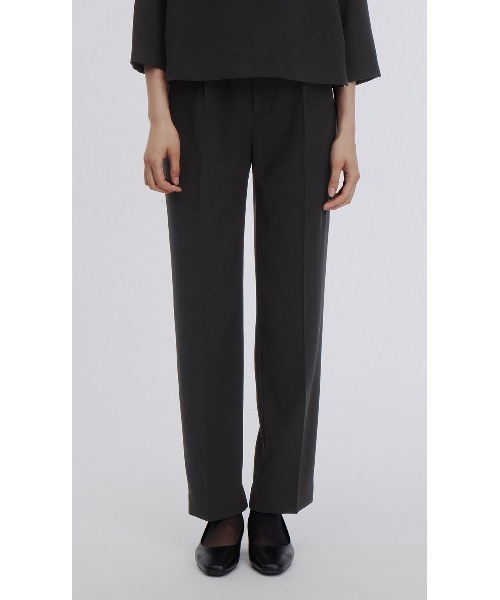 AOYAMA(アオヤマ)の「【ブラックフォーマル】美脚効果あり!センタープレスフォーマルパンツ【喪服・礼服・冠婚葬祭・オケージョン】|自宅で洗える・ウエスト後ろゴム・セットアップ可|(スーツパンツ・レディース・ブラック・9号/13号/17号/7号/15号/11号)」の3枚目の写真