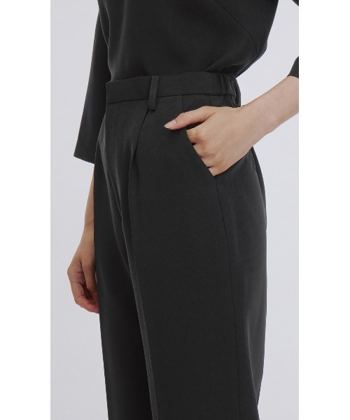 AOYAMA(アオヤマ)の「【ブラックフォーマル】美脚効果あり!センタープレスフォーマルパンツ【喪服・礼服・冠婚葬祭・オケージョン】|自宅で洗える・ウエスト後ろゴム・セットアップ可|(スーツパンツ・レディース・ブラック・9号/13号/17号/7号/15号/11号)」の4枚目の写真