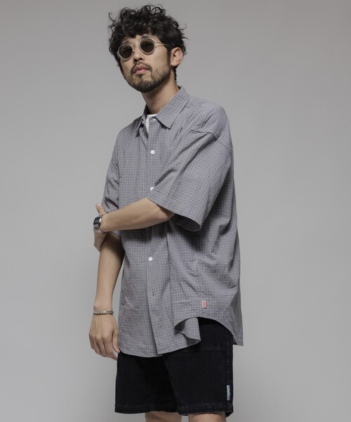 HINSON（ヒンソン）の「HINSON/ヒンソン レギュラーカラー ショートスリーブチェックシャツ/シワ加工/リラックスフィット（シャツ/ブラウス・メンズ・オフホワイト/サックスブルー/グレー・LARGE/MEDIUM）」の3枚目の写真