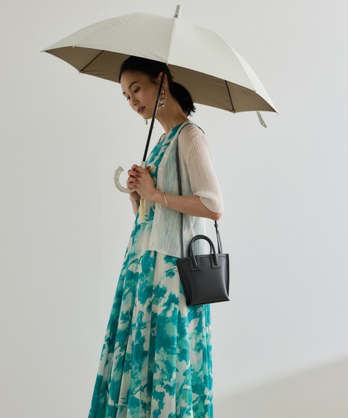 ROPE'（ロペ）の「【晴雨兼用・高機能】スライド式 ショートバンブーパラソル【UVカット/遮光・遮熱・防水効果】（長傘・レディース・ピンク系その他2/ブラック/ブルー系その他4/オフホワイト・FREE）」の2枚目の写真