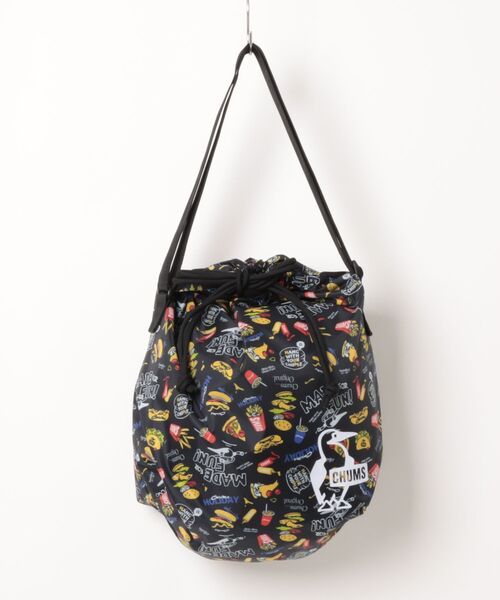 CHUMS(チャムス)の「【CHUMS/チャムス】 Easy-Go Drawstring Reversible Shoulder Bag(ショルダーバッグ・レディース・ブラック/その他1/ライトグレー/その他2・FREE)」の4枚目の写真