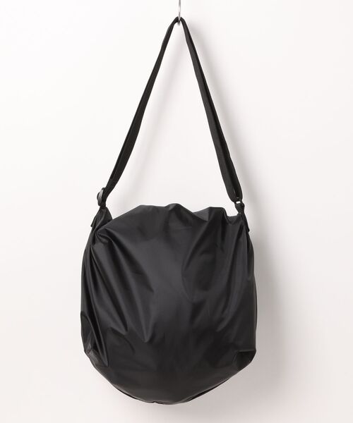 CHUMS(チャムス)の「【CHUMS/チャムス】 Easy-Go Drawstring Reversible Shoulder Bag(ショルダーバッグ・レディース・ブラック/その他1/ライトグレー/その他2・FREE)」の5枚目の写真