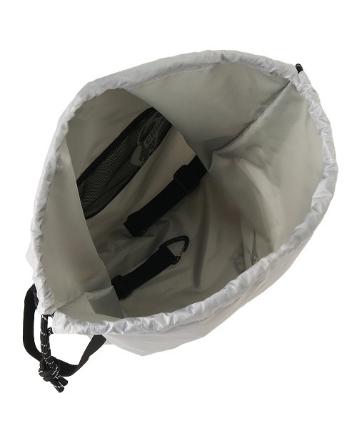CHUMS(チャムス)の「【CHUMS/チャムス】 Easy-Go Drawstring Reversible Shoulder Bag(ショルダーバッグ・レディース・ブラック/その他1/ライトグレー/その他2・FREE)」の18枚目の写真