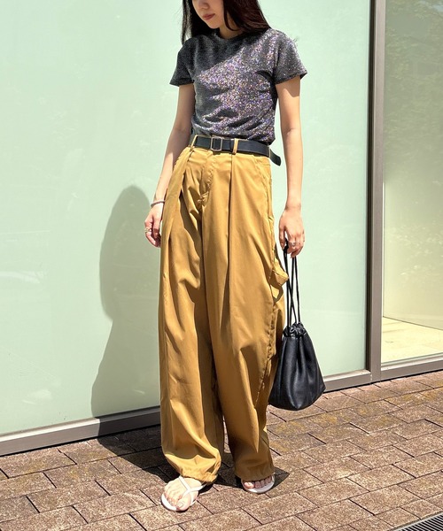 ISOOK(アイスー)の「【ISOOK / アイスー】クルーネックラメチビTシャツ / 半袖 クロップド丈 ショート丈 ラメ加工 シルバー ホワイト ブラック 白 黒 ZOZOTOWN限定(Tシャツ/カットソー・レディース・シルバー/ブラック・FREE)」の13枚目の写真