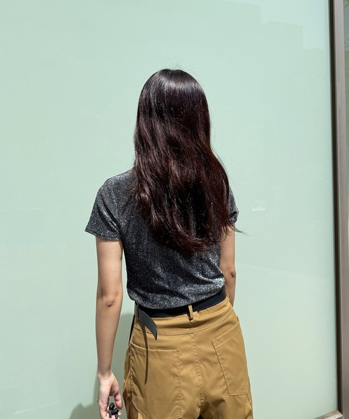 ISOOK(アイスー)の「【ISOOK / アイスー】クルーネックラメチビTシャツ / 半袖 クロップド丈 ショート丈 ラメ加工 シルバー ホワイト ブラック 白 黒 ZOZOTOWN限定(Tシャツ/カットソー・レディース・シルバー/ブラック・FREE)」の14枚目の写真