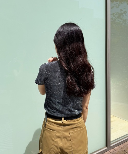 ISOOK(アイスー)の「【ISOOK / アイスー】クルーネックラメチビTシャツ / 半袖 クロップド丈 ショート丈 ラメ加工 シルバー ホワイト ブラック 白 黒 ZOZOTOWN限定(Tシャツ/カットソー・レディース・シルバー/ブラック・FREE)」の5枚目の写真