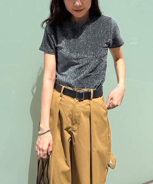 ISOOK(アイスー)の「【ISOOK / アイスー】クルーネックラメチビTシャツ / 半袖 クロップド丈 ショート丈 ラメ加工 シルバー ホワイト ブラック 白 黒 ZOZOTOWN限定(Tシャツ/カットソー・レディース・シルバー/ブラック・FREE)」の19枚目の写真