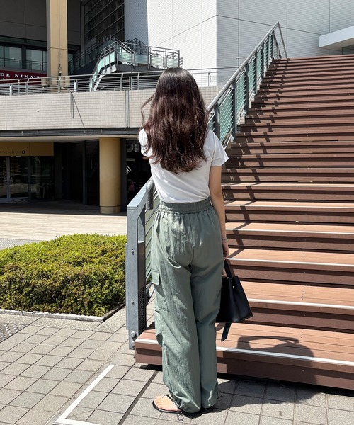 ISOOK(アイスー)の「【ISOOK / アイスー】クルーネックラメチビTシャツ / 半袖 クロップド丈 ショート丈 ラメ加工 シルバー ホワイト ブラック 白 黒 ZOZOTOWN限定(Tシャツ/カットソー・レディース・シルバー/ブラック・FREE)」の18枚目の写真