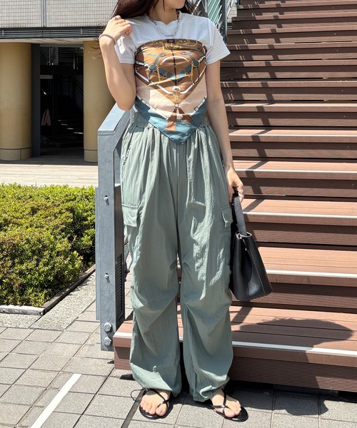 ISOOK(アイスー)の「【ISOOK / アイスー】クルーネックラメチビTシャツ / 半袖 クロップド丈 ショート丈 ラメ加工 シルバー ホワイト ブラック 白 黒 ZOZOTOWN限定(Tシャツ/カットソー・レディース・シルバー/ブラック・FREE)」の8枚目の写真