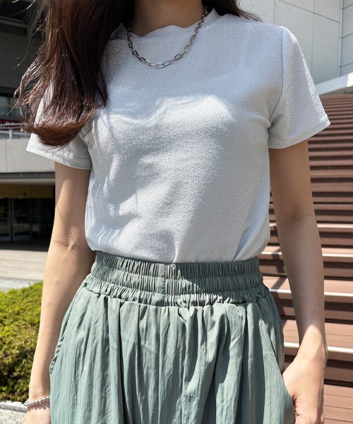ISOOK(アイスー)の「【ISOOK / アイスー】クルーネックラメチビTシャツ / 半袖 クロップド丈 ショート丈 ラメ加工 シルバー ホワイト ブラック 白 黒 ZOZOTOWN限定(Tシャツ/カットソー・レディース・シルバー/ブラック・FREE)」の10枚目の写真