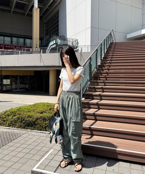 ISOOK(アイスー)の「【ISOOK / アイスー】クルーネックラメチビTシャツ / 半袖 クロップド丈 ショート丈 ラメ加工 シルバー ホワイト ブラック 白 黒 ZOZOTOWN限定(Tシャツ/カットソー・レディース・シルバー/ブラック・FREE)」の15枚目の写真