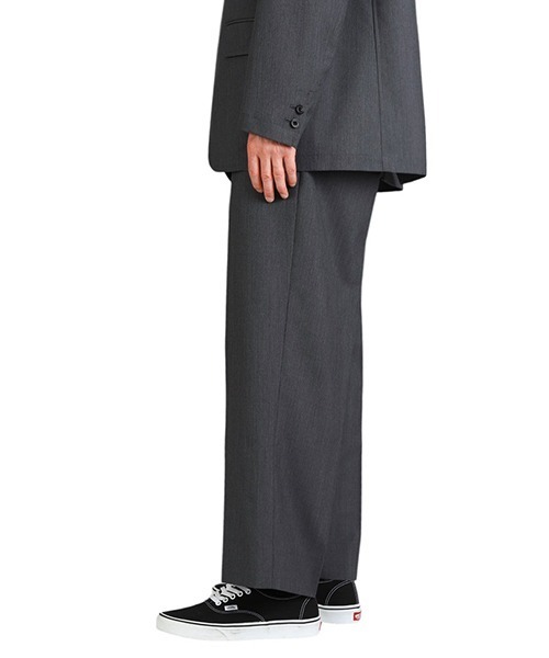 Unlikely（アンライクリー ）の「Unlikely / アンライクリー：Unlikely Back Strap Plain Front Trousers 2025：U25S-23-0001[STD]（スラックス・メンズ・グレー・S/M）」の2枚目の写真