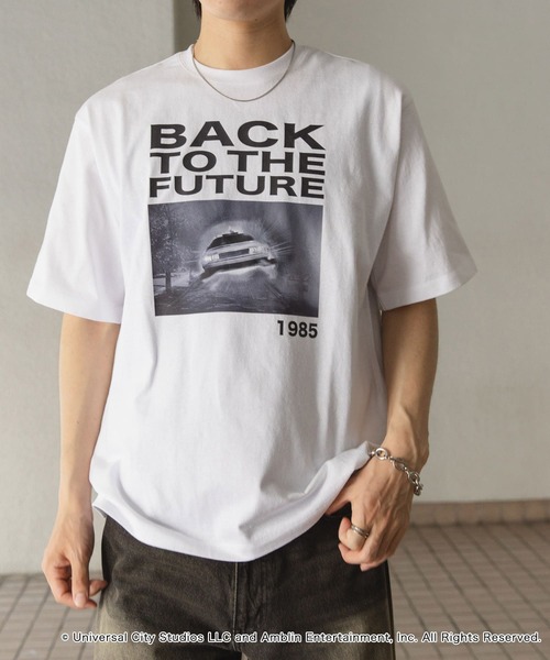 SENSE OF PLACE by URBAN RESEARCH（センスオブプレイスバイアーバンリサーチ）の「『別注』SENSE OF PLACE×BTTF　クルーネックプリントTシャツ A（Tシャツ/カットソー・メンズ・レッド/ホワイト/ブラック・MEDIUM/LARGE）」の2枚目の写真