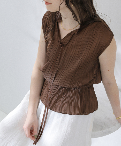La TOTALITE(ラトータリテ)の「【洗える】2WAYシルキープリーツブラウス(シャツ/ブラウス・レディース・ピンク系その他/ブラウン・36/38)」の2枚目の写真