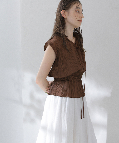 La TOTALITE(ラトータリテ)の「【洗える】2WAYシルキープリーツブラウス(シャツ/ブラウス・レディース・ピンク系その他/ブラウン・36/38)」の3枚目の写真