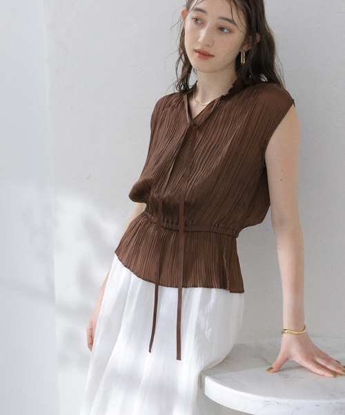 La TOTALITE(ラトータリテ)の「【洗える】2WAYシルキープリーツブラウス(シャツ/ブラウス・レディース・ピンク系その他/ブラウン・36/38)」の4枚目の写真