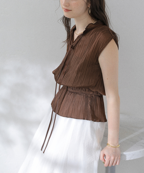 La TOTALITE(ラトータリテ)の「【洗える】2WAYシルキープリーツブラウス(シャツ/ブラウス・レディース・ピンク系その他/ブラウン・36/38)」の5枚目の写真