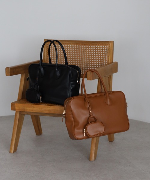 soins（ソワン）の「【牛革】ミニバッグチャーム付きスクエアボストンバッグ（ボストンバッグ・レディース・ブラック/キャメル・FREE）」の3枚目の写真