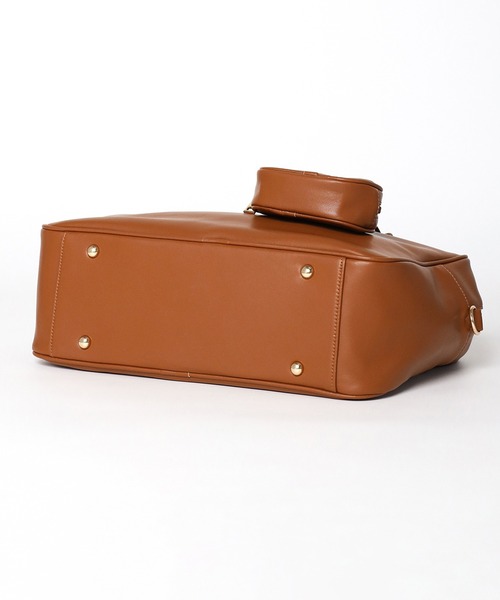 soins（ソワン）の「【牛革】ミニバッグチャーム付きスクエアボストンバッグ（ボストンバッグ・レディース・ブラック/キャメル・FREE）」の10枚目の写真