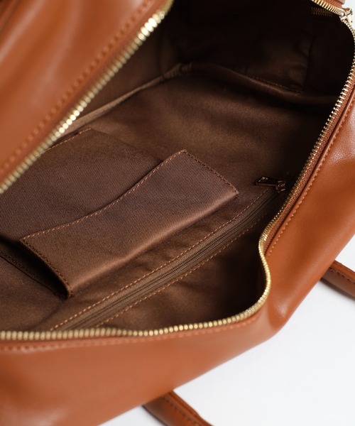 soins（ソワン）の「【牛革】ミニバッグチャーム付きスクエアボストンバッグ（ボストンバッグ・レディース・ブラック/キャメル・FREE）」の13枚目の写真