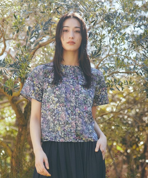 amaca(アマカ)の「【Anniversary Piece】ワイルドフラワープルオーバー(シャツ/ブラウス・レディース・ダークネイビー/オフホワイト・40/38)」の2枚目の写真