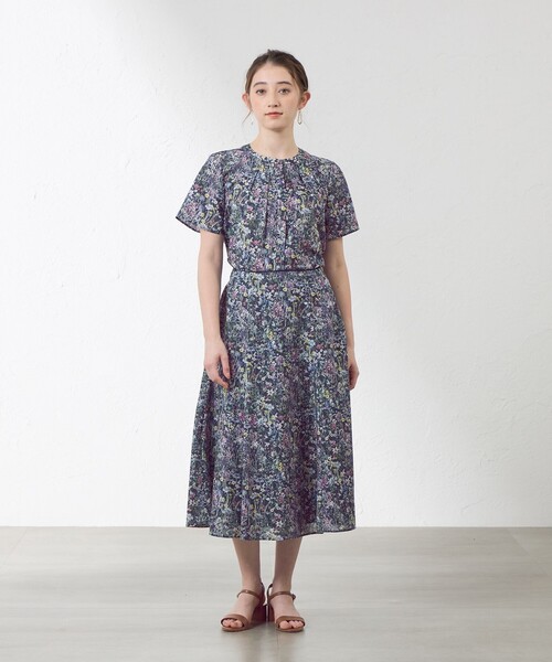 amaca(アマカ)の「【Anniversary Piece】ワイルドフラワープルオーバー(シャツ/ブラウス・レディース・ダークネイビー/オフホワイト・40/38)」の11枚目の写真