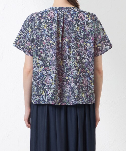 amaca(アマカ)の「【Anniversary Piece】ワイルドフラワープルオーバー(シャツ/ブラウス・レディース・ダークネイビー/オフホワイト・40/38)」の4枚目の写真