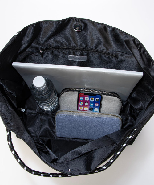 cache cache（カシュ カシュ）の「カシュカシュ cachecache / ウォッシャーナイロンパッカブルトート（トートバッグ・レディース・アイボリー/ブラック/グレー/ブラック系その他・FREE）」の17枚目の写真