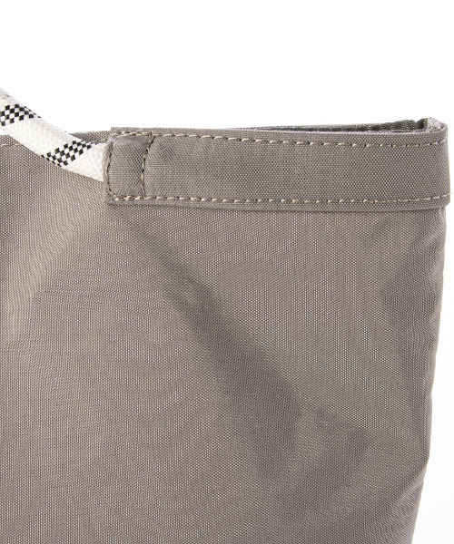 cache cache（カシュ カシュ）の「カシュカシュ cachecache / ウォッシャーナイロンパッカブルトート（トートバッグ・レディース・アイボリー/ブラック/グレー/ブラック系その他・FREE）」の6枚目の写真