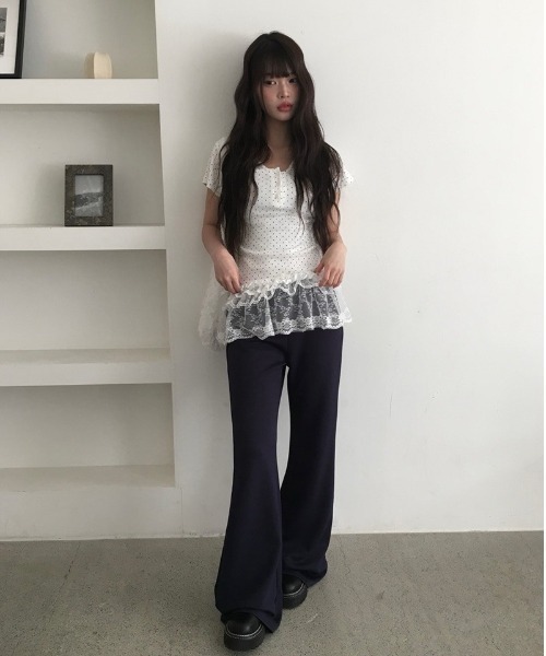 anyonemore（エニワンモア）の「スリムフィットウエストゴムブーツカットトレーニングパンツ（スウェットパンツ・レディース・ブラック/ネイビー/グレー・FREE）」の7枚目の写真