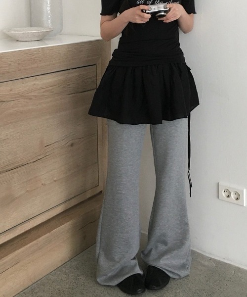 anyonemore（エニワンモア）の「スリムフィットウエストゴムブーツカットトレーニングパンツ（スウェットパンツ・レディース・ブラック/ネイビー/グレー・FREE）」の14枚目の写真