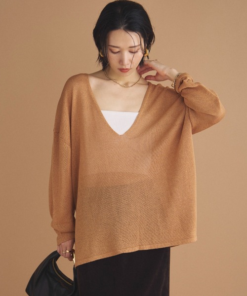 Doux archives(ドゥアルシーヴ)の「ペーパーヤーン深Vニット(ニット/セーター・レディース・キャメル/アイボリー/チャコールグレー・FREE)」の1枚目の写真