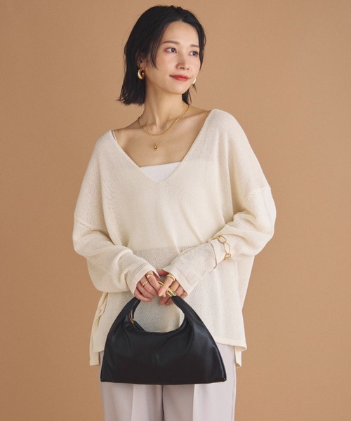 Doux archives(ドゥアルシーヴ)の「ペーパーヤーン深Vニット(ニット/セーター・レディース・キャメル/アイボリー/チャコールグレー・FREE)」の2枚目の写真