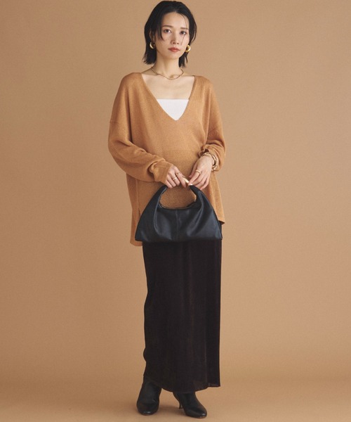 Doux archives(ドゥアルシーヴ)の「ペーパーヤーン深Vニット(ニット/セーター・レディース・キャメル/アイボリー/チャコールグレー・FREE)」の6枚目の写真