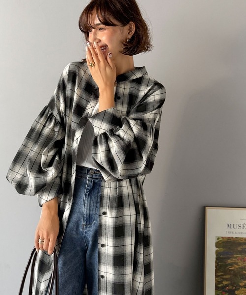 classicalelf（クラシカルエルフ）の「着方自在でロングシーズン活躍◎柄アソートバンドカラービッグシャツワンピ（シャツワンピース・レディース・ブラック系2/ホワイト/ブラック系1/ネイビー系・X-LARGE/SMALL/MEDIUM/LARGE）」の17枚目の写真