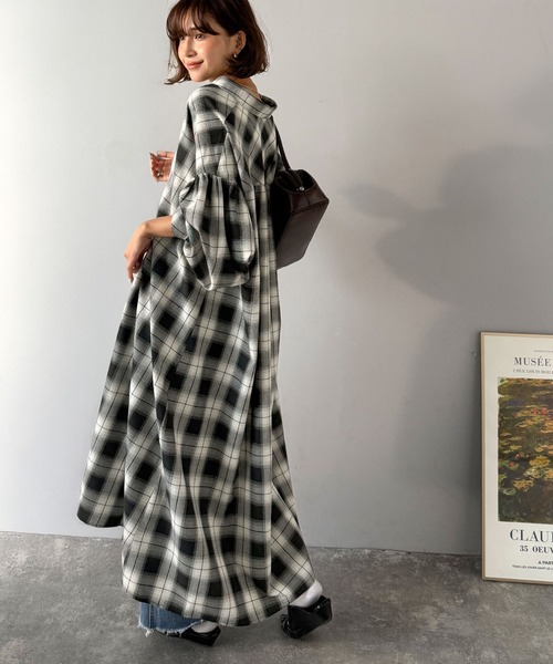 classicalelf（クラシカルエルフ）の「着方自在でロングシーズン活躍◎柄アソートバンドカラービッグシャツワンピ（シャツワンピース・レディース・ブラック系2/ホワイト/ブラック系1/ネイビー系・X-LARGE/SMALL/MEDIUM/LARGE）」の20枚目の写真