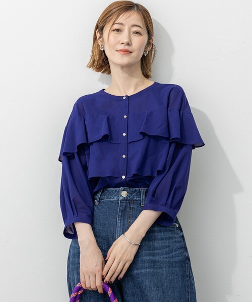 23区 L(ニジュウサンクオオキイサイズ)の「【Oggi9月号掲載/洗える】クリアトリコットジャージー フリルデザイン カットソー(Tシャツ/カットソー・レディース・ベージュ系/カーキ系/ブラック系/ブルー系・44/48/46)」の4枚目の写真