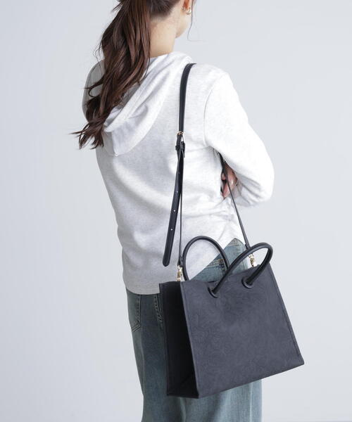 FREE'S MART（フリーズマート）の「エンボスペイズリーバッグ（トートバッグ・レディース・ブラック/カーキ/ホワイト/ブラウン/ピンク・ﾌﾘ-）」の12枚目の写真