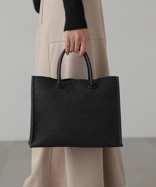 FREE'S MART（フリーズマート）の「エンボスペイズリーバッグ（トートバッグ・レディース・ブラック/カーキ/ホワイト/ブラウン/ピンク・ﾌﾘ-）」の13枚目の写真