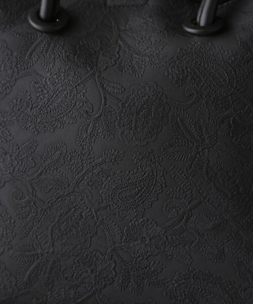 FREE'S MART（フリーズマート）の「エンボスペイズリーバッグ（トートバッグ・レディース・ブラック/カーキ/ホワイト/ブラウン/ピンク・ﾌﾘ-）」の18枚目の写真