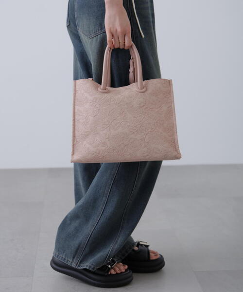 FREE'S MART（フリーズマート）の「エンボスペイズリーバッグ（トートバッグ・レディース・ブラック/カーキ/ホワイト/ブラウン/ピンク・ﾌﾘ-）」の5枚目の写真