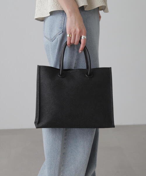 FREE'S MART(フリーズマート)の「エンボスペイズリーバッグ(トートバッグ・レディース・ブラック/カーキ/ホワイト/ブラウン/ピンク・フリ-)」の1枚目の写真