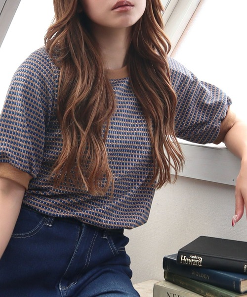 CECIL McBEE（セシルマクビー）の「ハニカム柄ジャガードトップス（Tシャツ/カットソー・レディース・ブラック/グリーン/ブルー・MEDIUM/LARGE）」の5枚目の写真