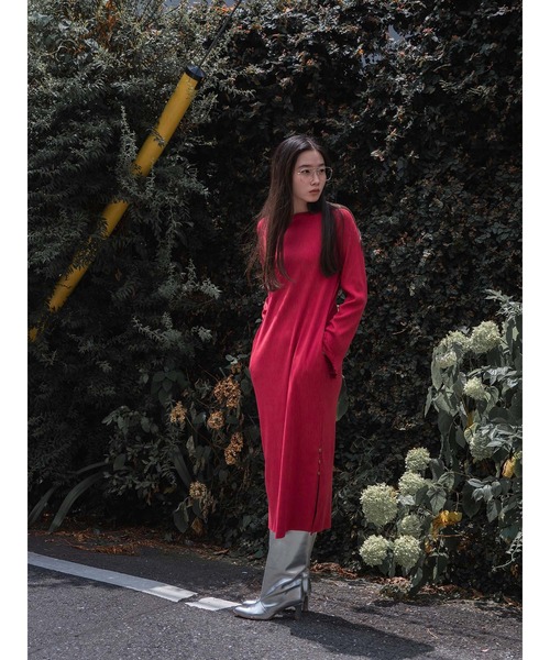 k3&co.(ケイスリーアンドコー)の「Thumbhole ribbed dress(ワンピース・レディース・ブラック/セージグリーン/レッド・ONE SIZE)」の3枚目の写真