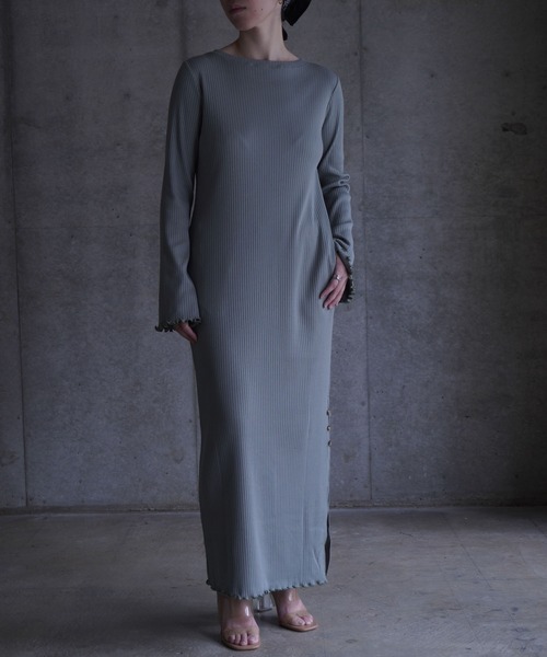 k3&co.(ケイスリーアンドコー)の「Thumbhole ribbed dress(ワンピース・レディース・ブラック/セージグリーン/レッド・ONE SIZE)」の2枚目の写真