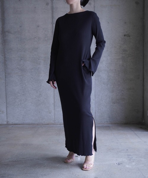 k3&co.(ケイスリーアンドコー)の「Thumbhole ribbed dress(ワンピース・レディース・ブラック/セージグリーン/レッド・ONE SIZE)」の1枚目の写真